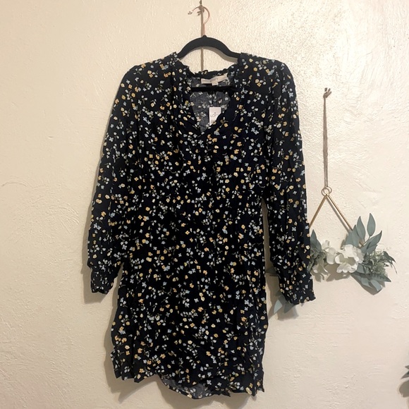 Dresses & Skirts - Floral loft dress